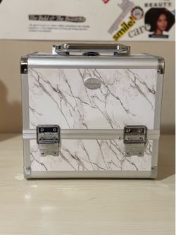 Make up container, make up brush, and body wash