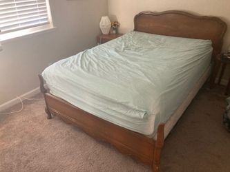 Full size wooden bedframe