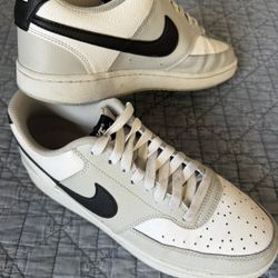 Nike Men Sneakers Size 8, Perfect Condition