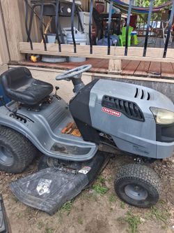 Tractor crasman good condition  battery New