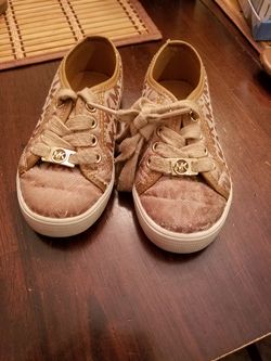 Girls shoes