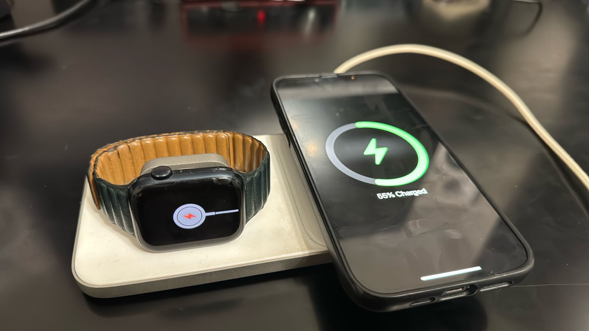 Nomad Wireless Charger (IPhone And apples Watch Stand)