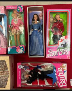 Lot of 10 barbie value at $1200-$1500 antique Mattel