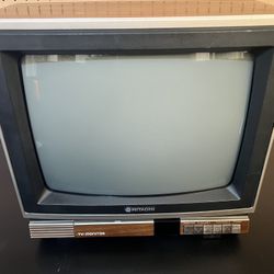 Vintage Classic 1985 Hitachi 13inch Solid State Television model CT1358 Works!