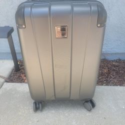 Kenneth Cole Carry On Luggage