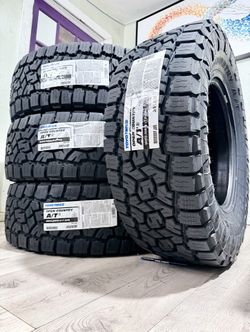35x12.50R18 Toyo AT3 Set 
