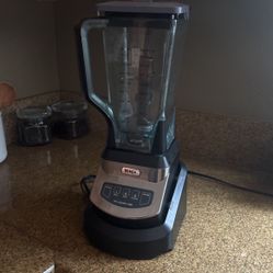 NINJA BLENDER