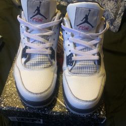 Jordan 4s Midnight Navy Size 8.5