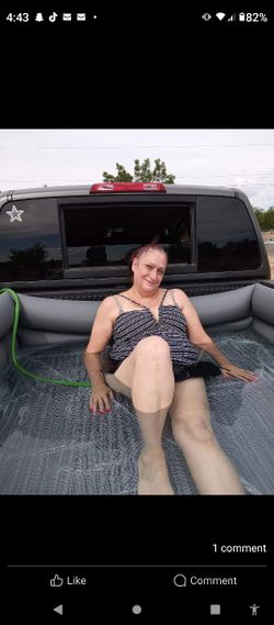 Swimming Pool Short Bed Truck