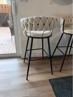 30” Bar Stools with Metal Frame – Like New!