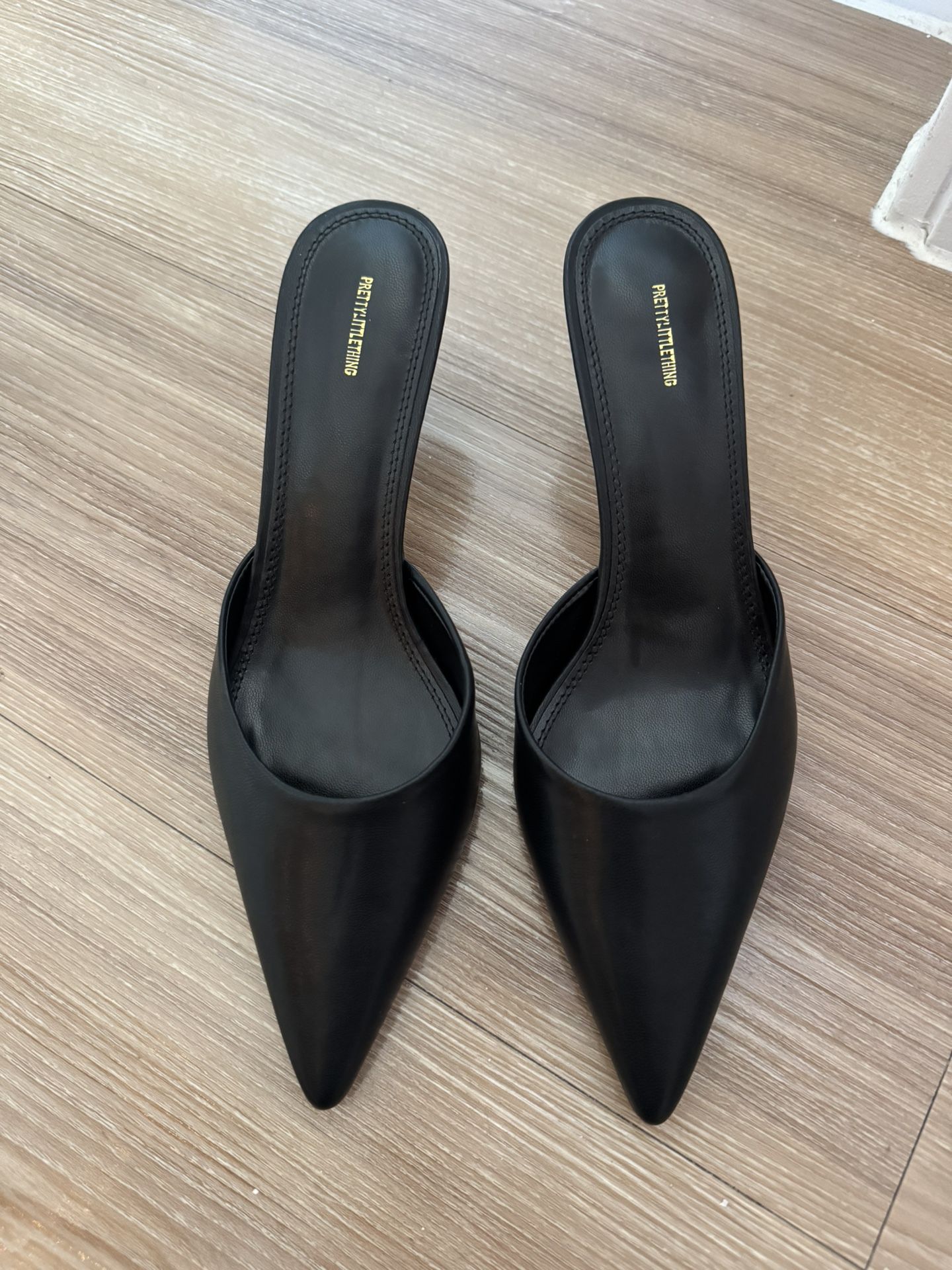 NEW Black Pointed Toe Kitten Heels
