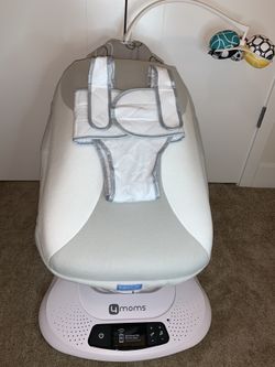 4moms Mamaroo infant swing Plus Babocush for Sale in Nottingham
