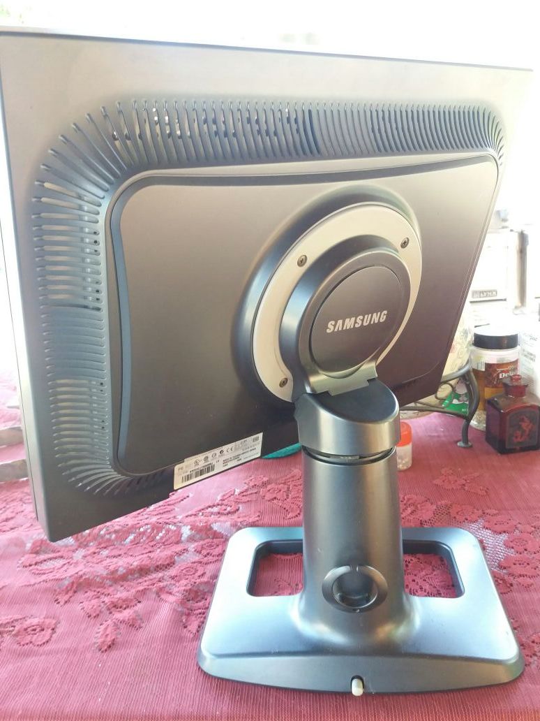 Samsung Syncmaster 204T L.C.D.