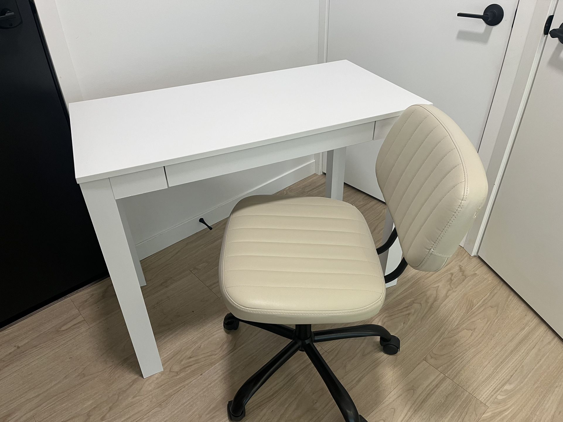 Small Desk And Chair