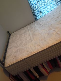 Queen mattress medium firm