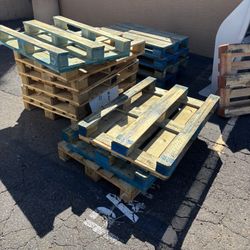 Free pallets! Must Go