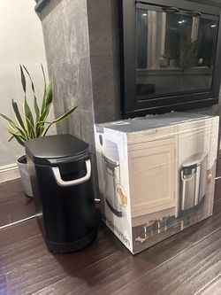 Simple Human Pet Food Storage (Medium - Matte Black) new!