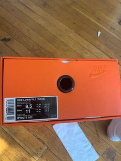Nike SACAI WAFFLE size W11 M9.5
