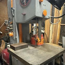 DoALL 1612-0 Vertical Bandsaw with Blade Welder Excellent Condition -

440V Three Phase