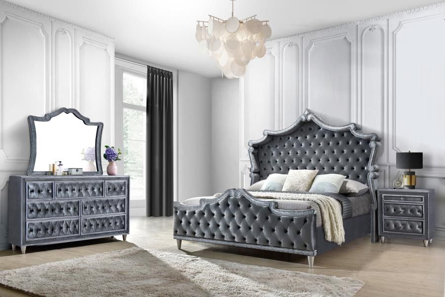 4 Pc Queen Bedroom Set with Queen Bedframe Dresser Mirror Nightstand