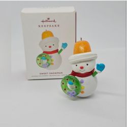 New Hallmark 2019 Sweet Snowman Ornament Shimmer Sparkle Christmas limited tree

Brand new Ornament 

Sweet snowman

Artist - Tammy Haddix

Box has so