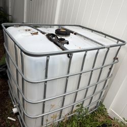 225 Gallon Industrial Water Tank