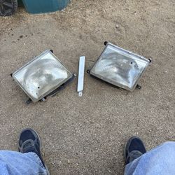 Toyota Tacoma  97-2000   Headlights 