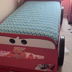 Twin Size Lightening Mac queen Bedroom Set 