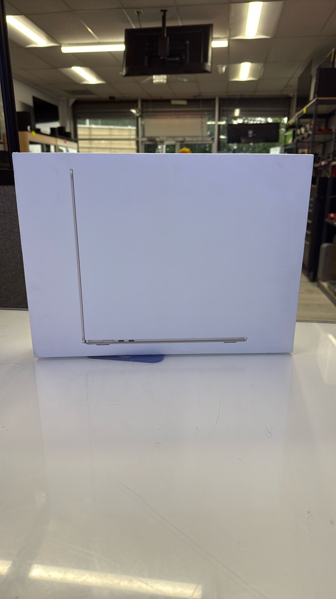2025 15” MacBook Air M4 CHIP Brand New Sealed! Starlight