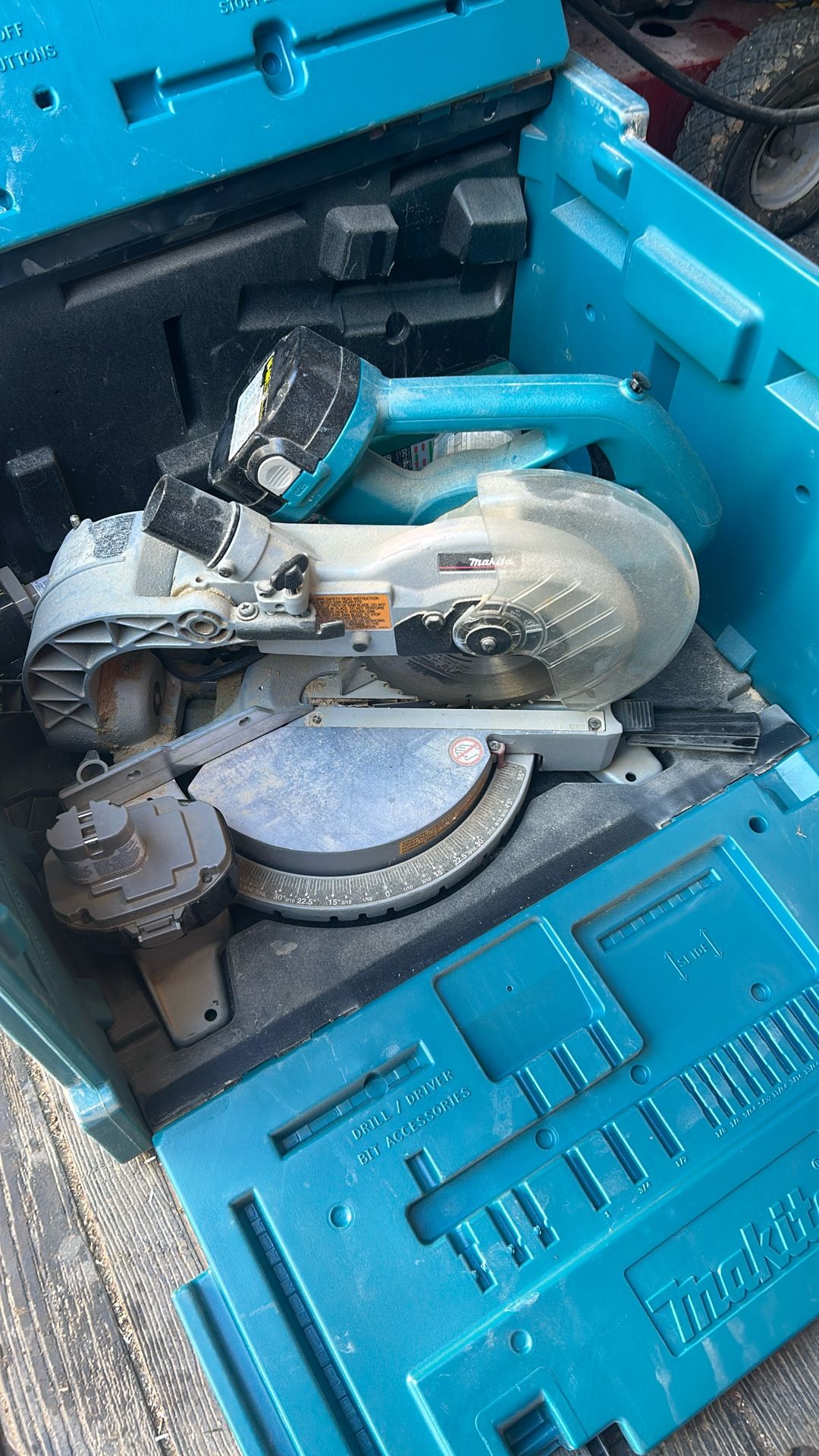 Makita 8.5” Battery Powered Miter Saw