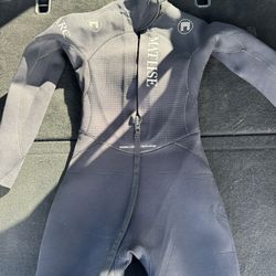 woman wetsuit size 8 4/3/2mm thick Matuse and Hurley.