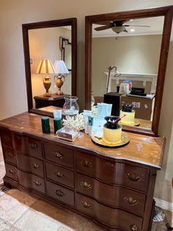 DRESSER WITH 2 MIRRORS
