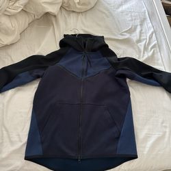 Men’s Nike Tech Fleece Size Medium 