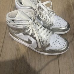 Silver nike 