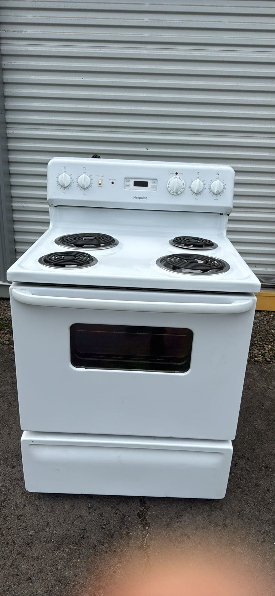 Hotpoint stove in excellent condition🔥