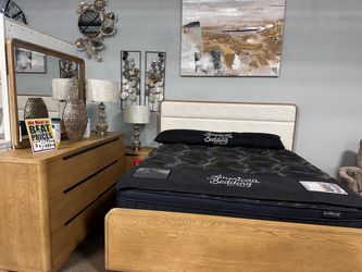 Gorogeus oak king bedroom set! 🧡🔥 Easy Financing!