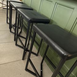 4 counter stools 