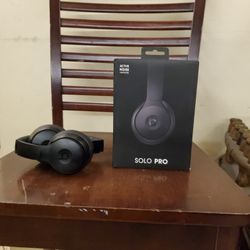 Beats Solo Pro Head Phones