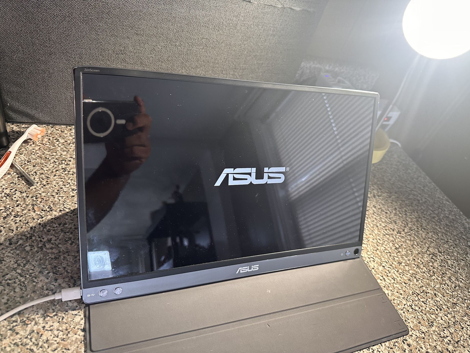 Azus Zen Screen