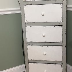 Five Drawer Chest/ Dresser