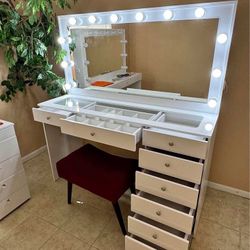 Small Size Make Up Vanity In Stock