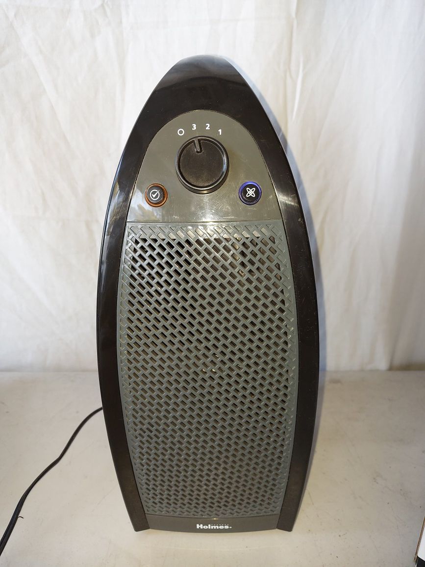 Holmes Air Purifier HAP9412B HEPA Type WITH IONIZER AND BRAND NEW FILTER (filter is never used but got bunched up somehow - see pictures)