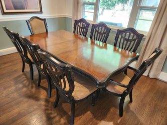 Beautiful Raymour & Flanigan Solid Wood Dining Set