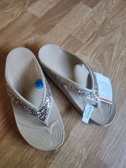 Crocs thongs womens sz 10