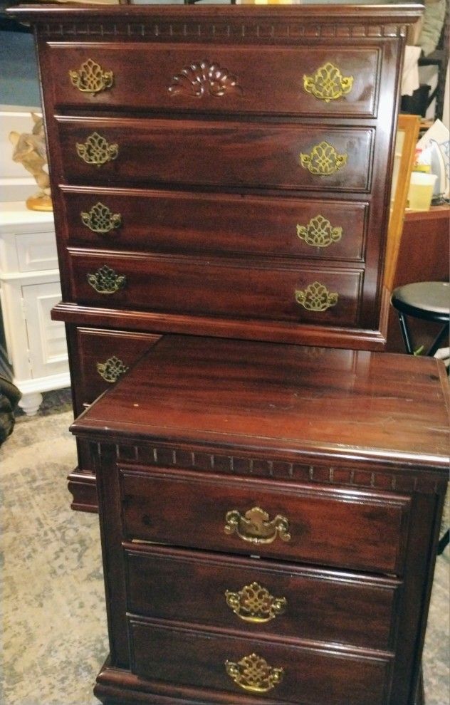 Thomasville Dresser Set