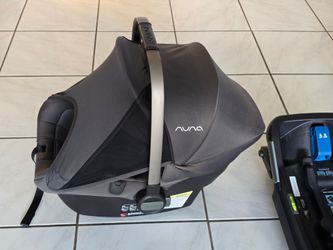Nuna Pipa Lite lx car seat with base
