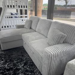 Reversible sectional w/Pull out bed 