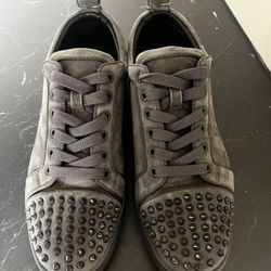 Red Bottons Gray