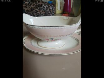Gravy dish