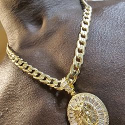 I Deliver I ship 14k gold plated Chain and Pendant